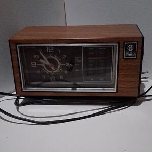 Vintage Brown Clock Radio